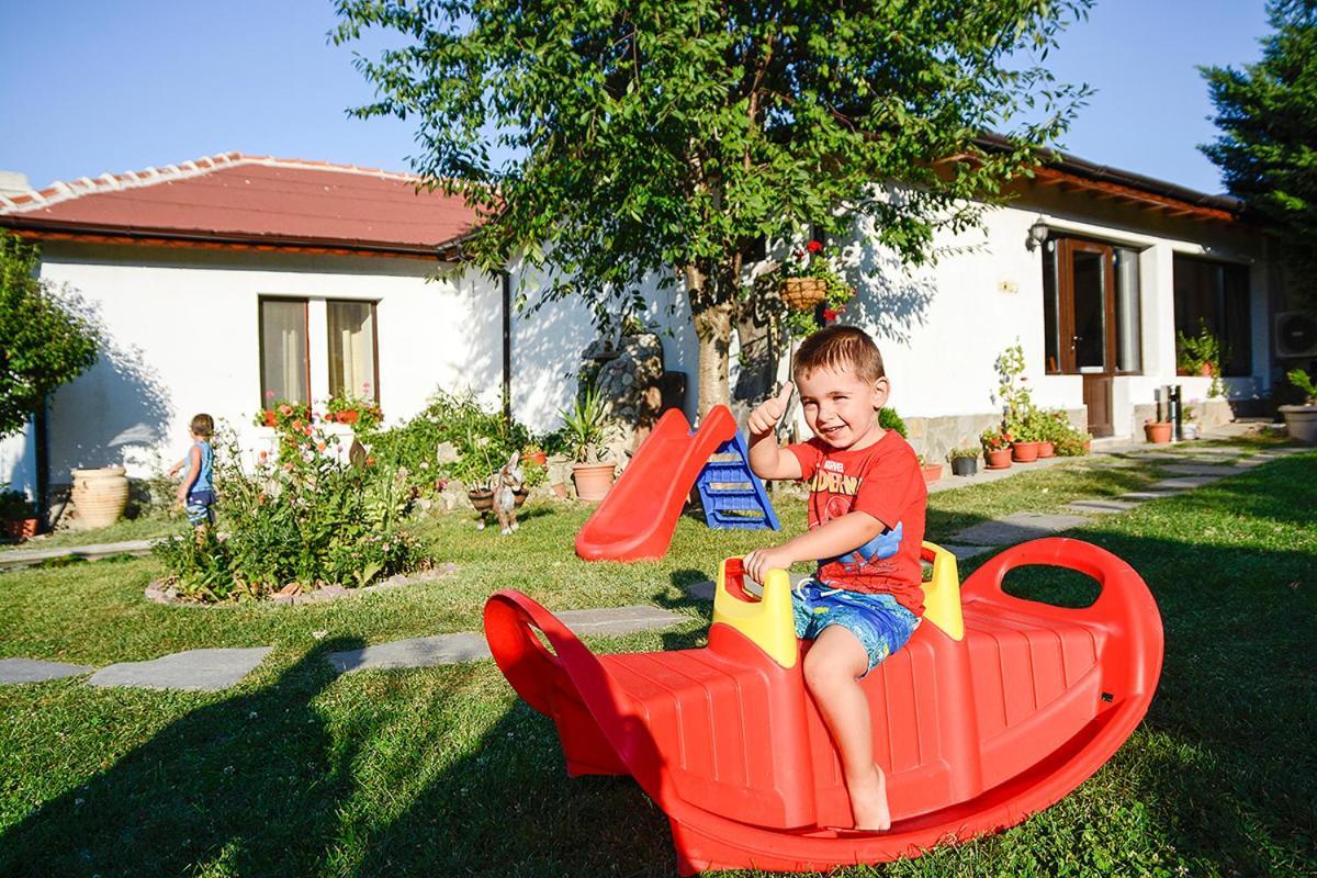 Guest House Raiski Kаt Mezek Exterior foto