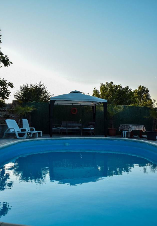 Guest House Raiski Kаt Mezek Exterior foto